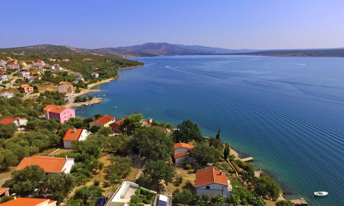 Maslenica Apartment | Cosy apartment for 4 people with WIFI, A/C, TV and terrace