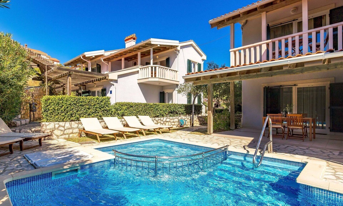 Kampor Apartment | Cosy apartment for 4 people with pool, WIFI, A/C, TV and terrace