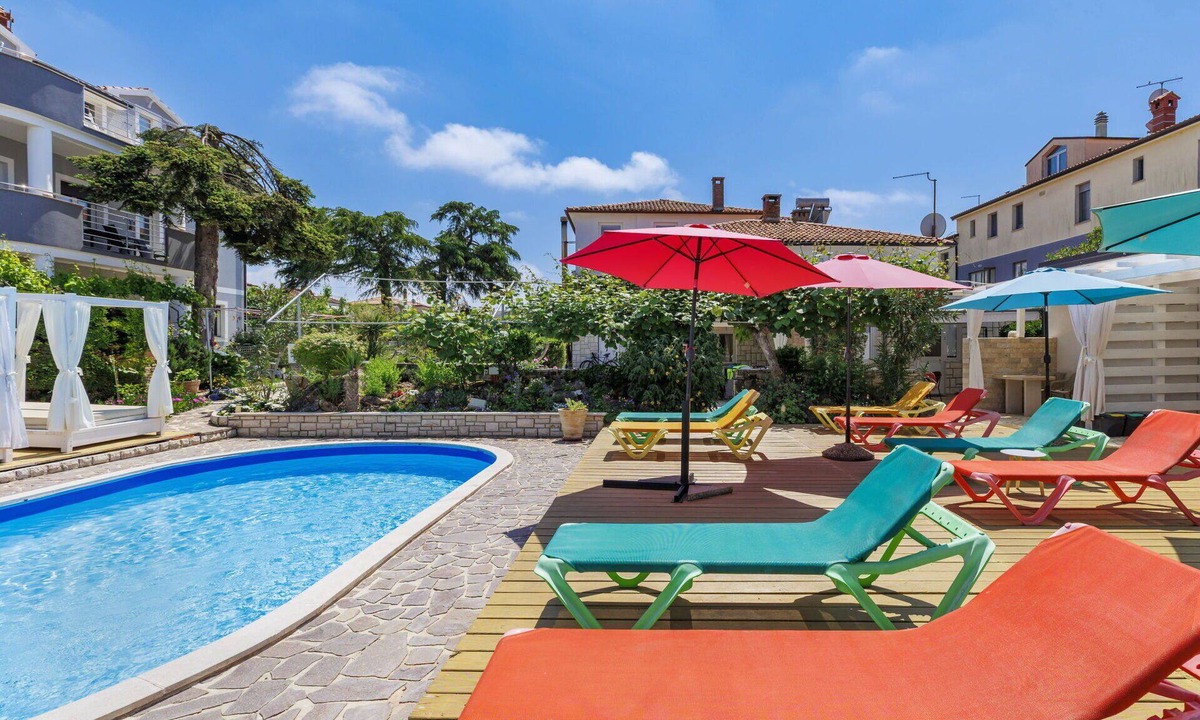 Monterol Apartment | Cosy apartment for 5 guests with A/C, WIFI, pool, TV and terrace