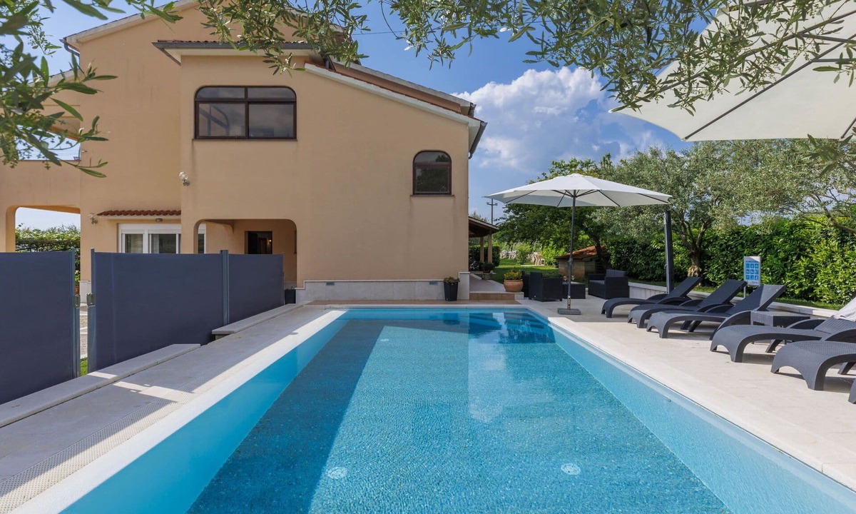 Vosteni Apartment | Cosy apartment for 6 guests with A/C, WIFI, private pool, TV and terrace
