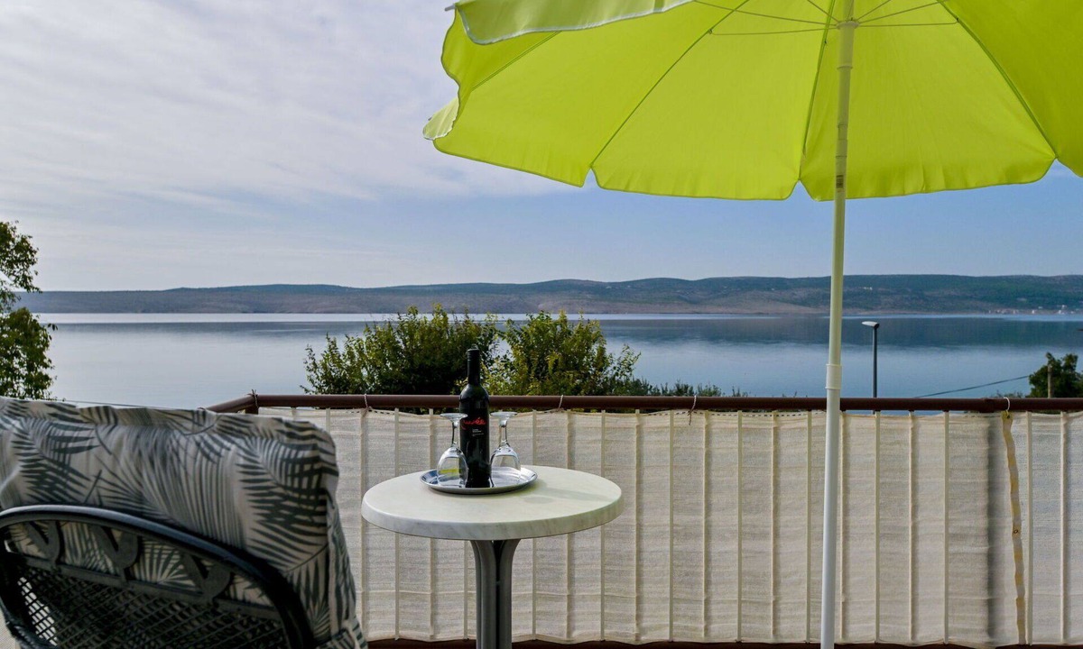 Seline Apartment | Cosy apartment for 7 guests with A/C, WIFI, terrace and pets allowed