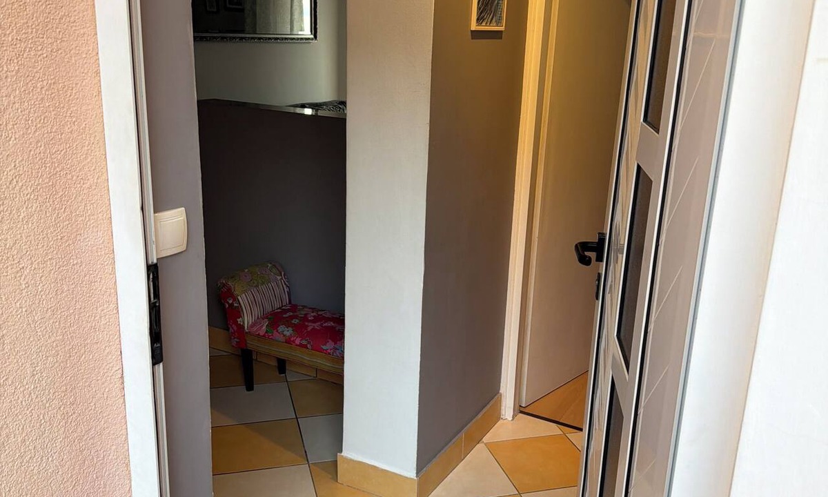 Ivan Dolac Apartment | Cozy 2-bedroom apartment in charming Ivan Dolac with AC