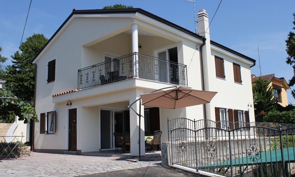 Opric Apartment | Cozy 2-bedroom apartment Near the Sea in Ika - with Terrace, AC & Free Parking