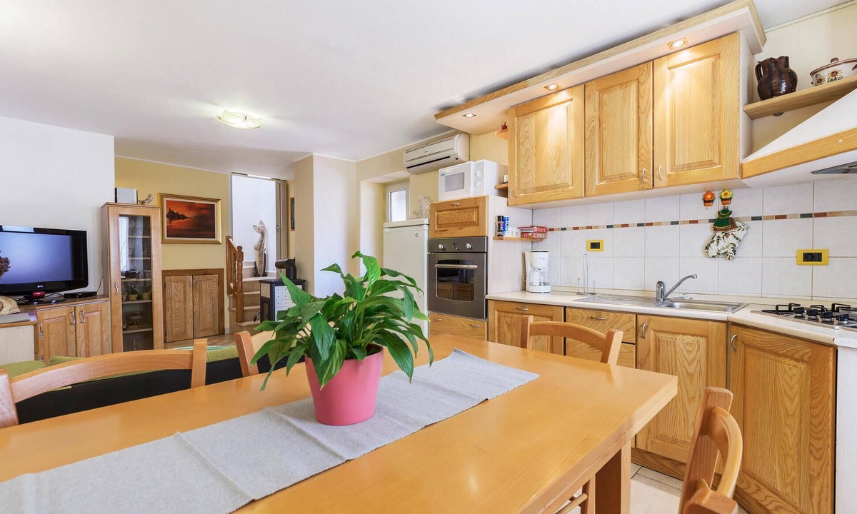 Valbandon Apartment | Cozy apartment in Fazana with WiFi