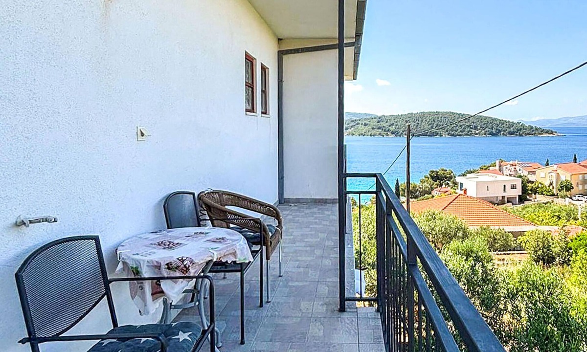 Necujam Apartment | Cozy apartment in Necujam with WiFi