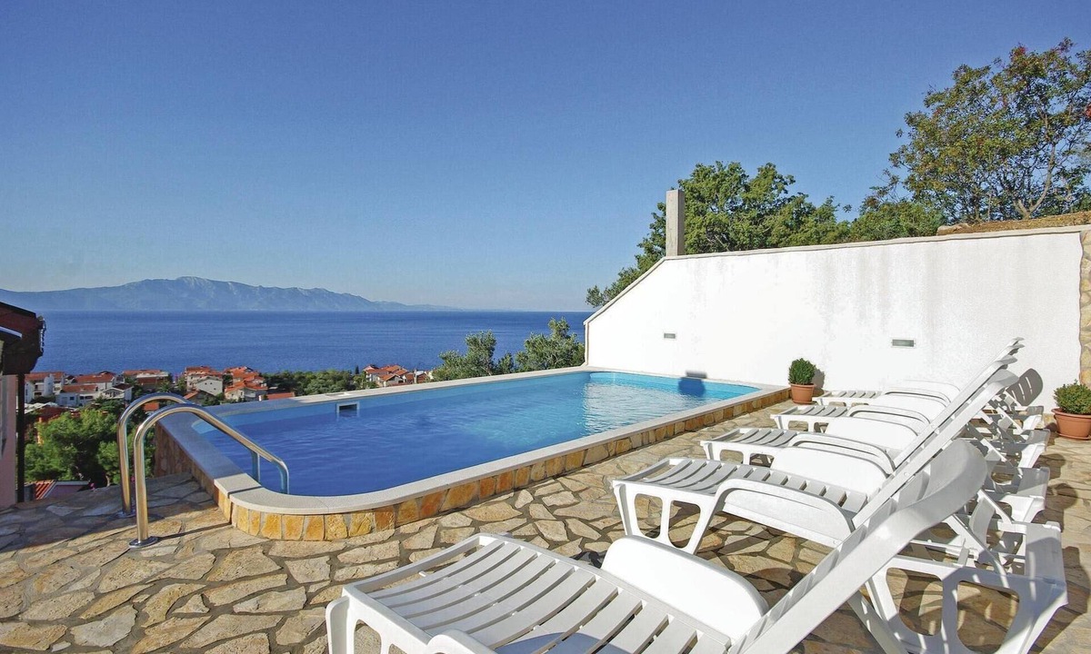 Podaca Apartment | Cozy apartment in Podaca with swimming pool