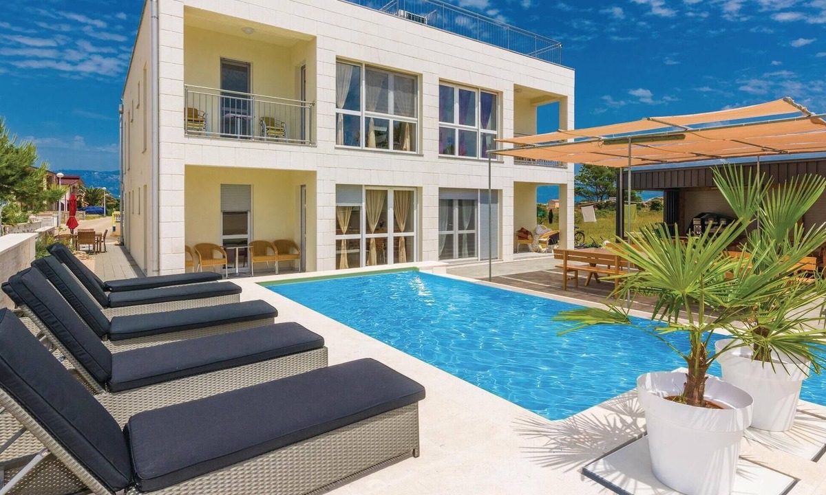 Vir Apartment | Cozy apartment in Vir with outdoor swimming pool
