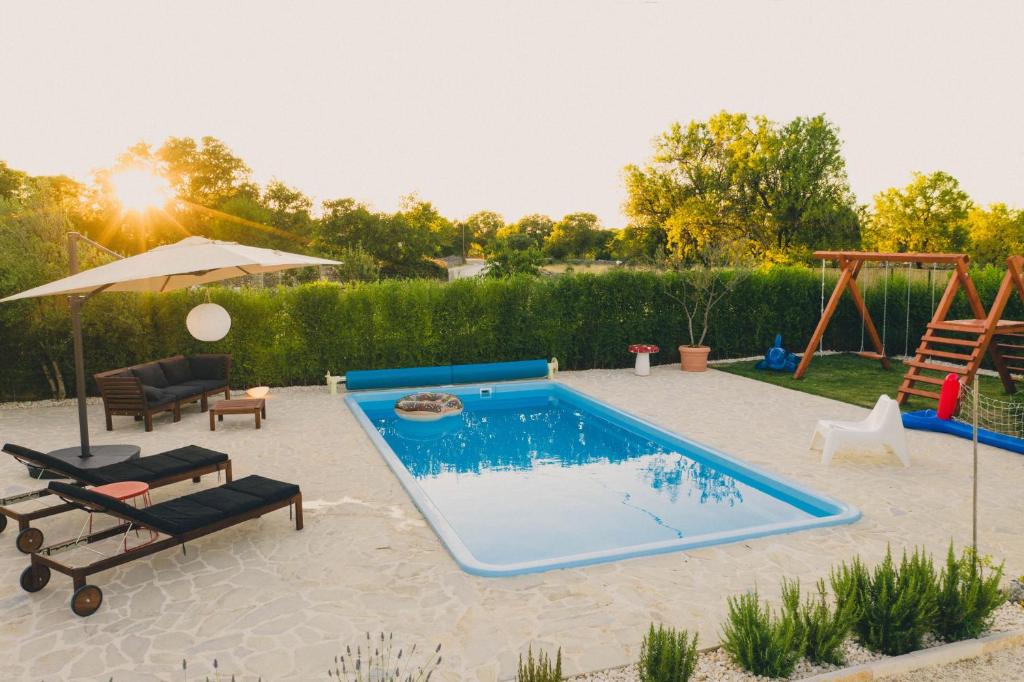 Drnis House | Cozy country home with heated outdoor pool