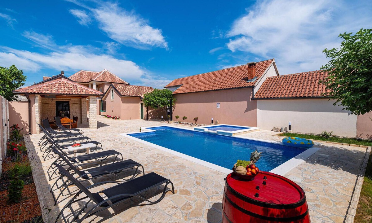 Benkovac House | Cozy home in Benkovac with sauna