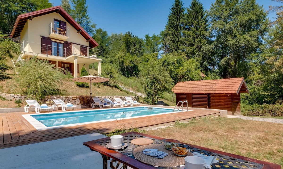Koranski Brijeg House | Cozy home in Koranski Brijeg with sauna