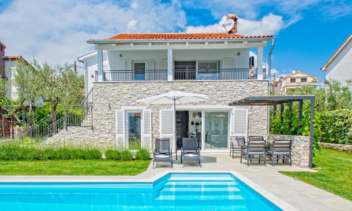 Kornic House | Cozy home in Kornic with private swimming pool, can be inside or outside