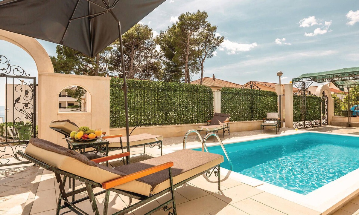 Zelenka House | Cozy home in Makarska with jacuzzi