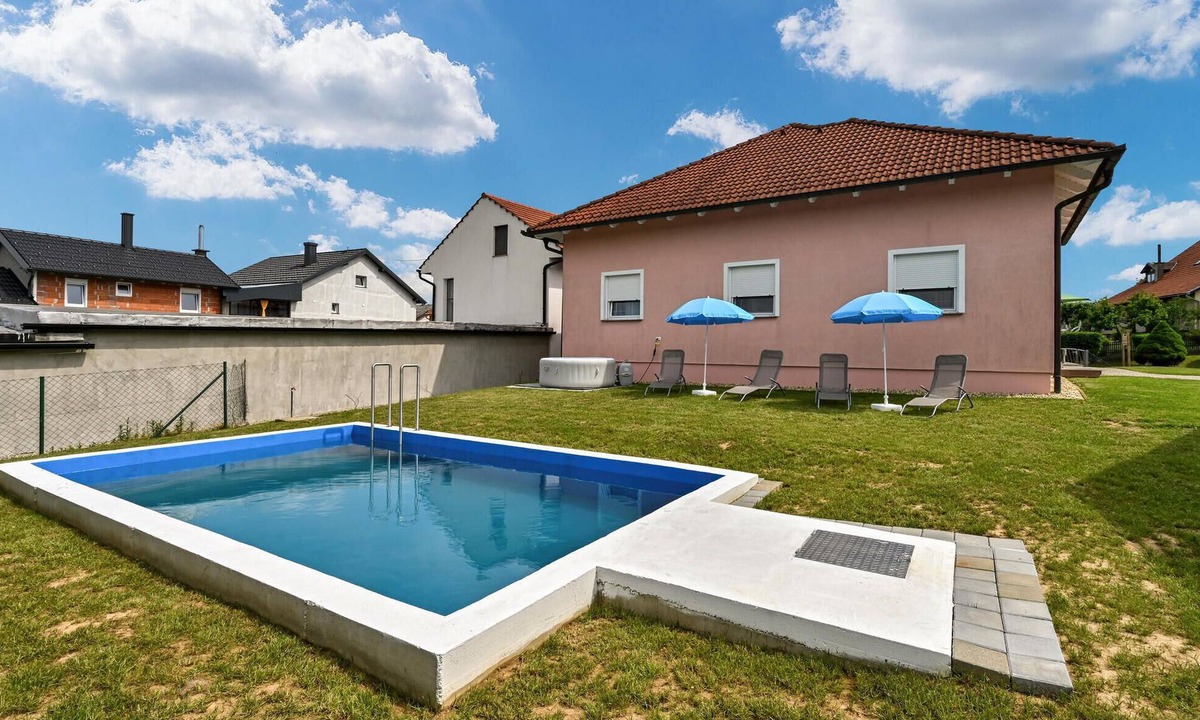 Cakovec House | Cozy home in Senkovec with sauna