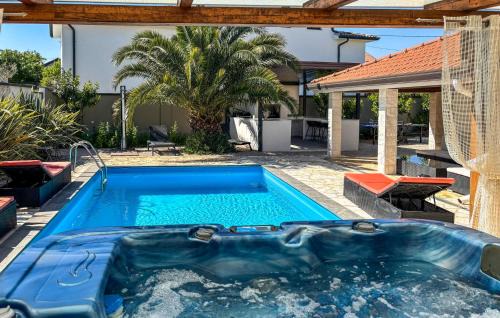 Vardica House | Cozy Home In Vardica With Sauna