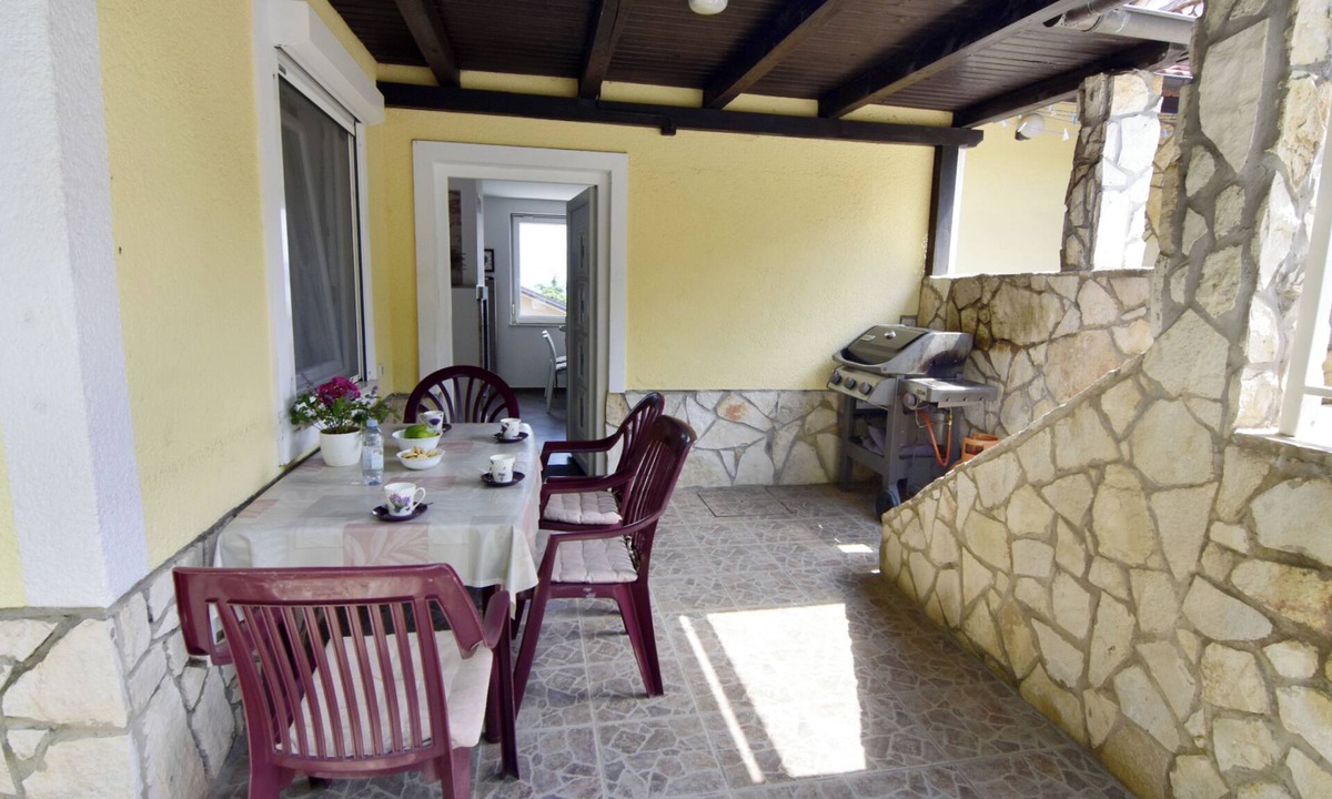 Crveni Vrh Apartment | Cozy house in Crveni Vrh near the sea