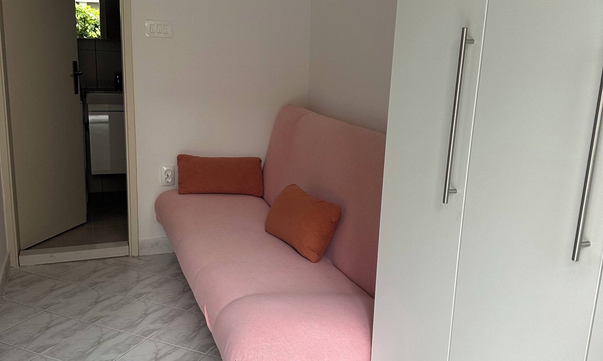 Donja luka Apartment | Cozy Makarska Studio: One block from the marina
