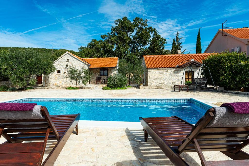 Benkovac House | Dalmatian country house Irena