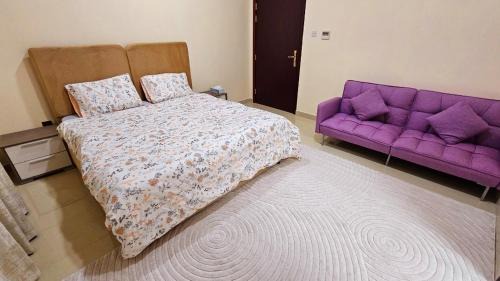 Al Khan House | Deluxe Room with Attached Private Bathroom in Shared Apartment