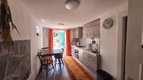 Vidrga House | Divine Lake House