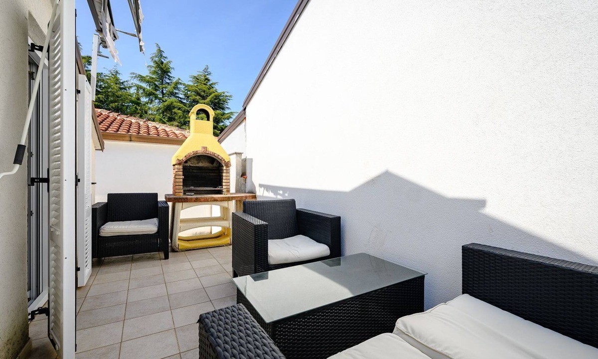 Katoro Apartment | Dog-friendly apartment just 300 metres from the beach with washing machine