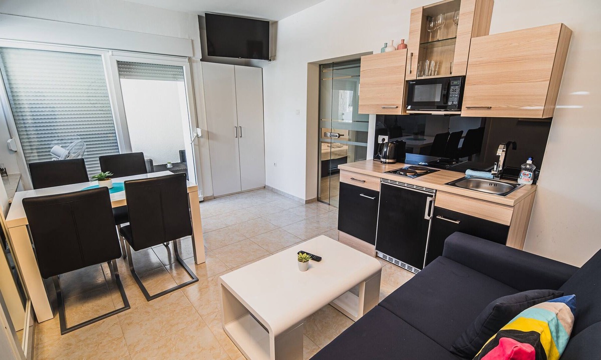 Vodice Apartment | Downtown Park Apartment with Balcony 4