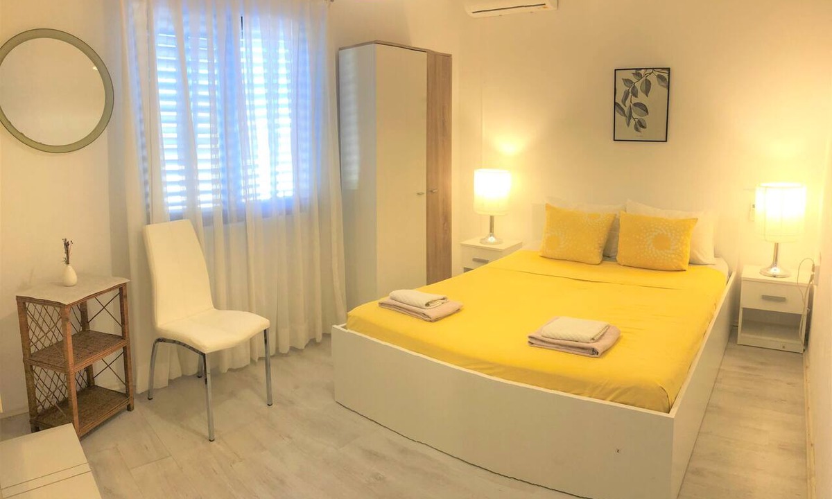 Cove Tri Zala (Zrnovo) Hostel | Dragan´s Den Hostel