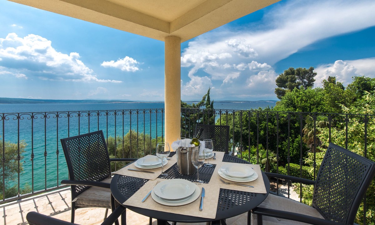 Crikvenica Apartment | Dream location, right by the sea