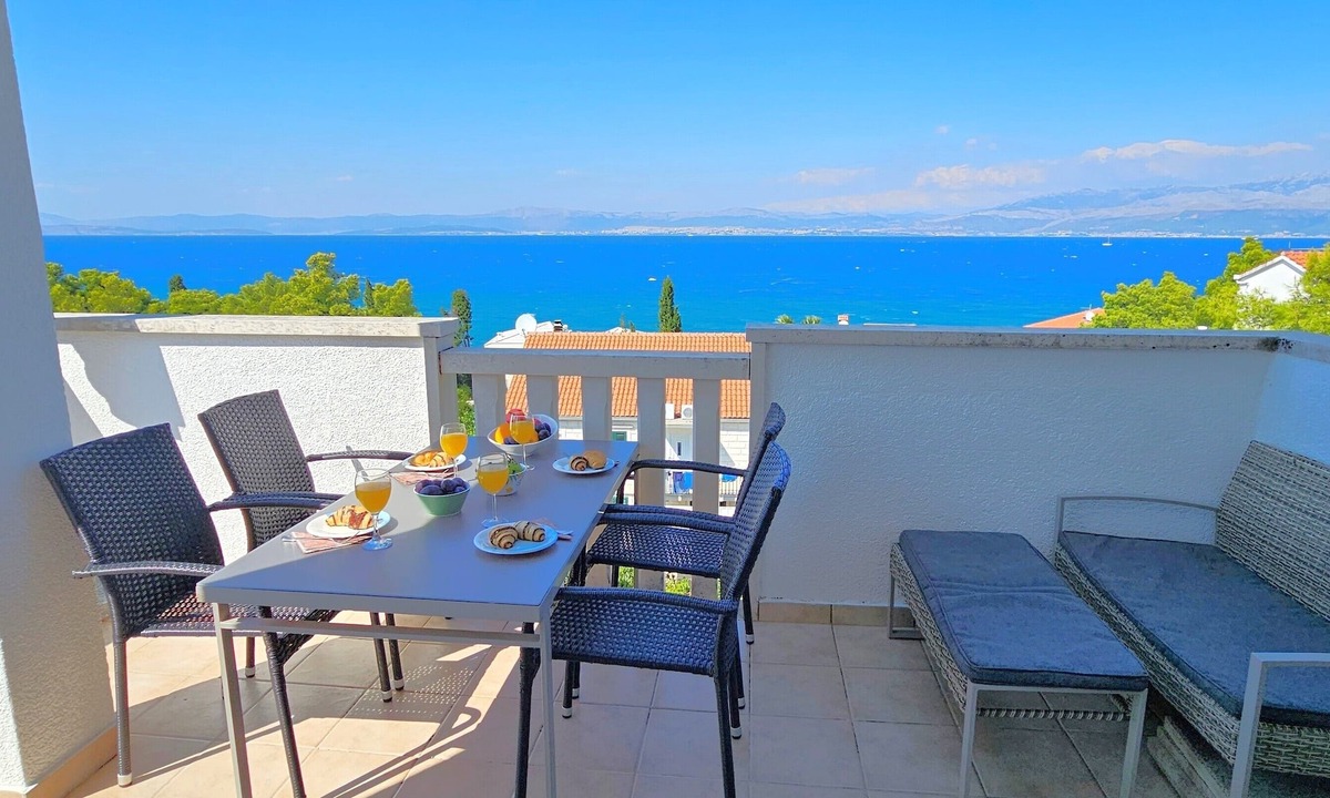Sutivan Apartment | Duplex Top Floor Apartment with Stunning Sea Views, in Quiet Area, 200m to beach