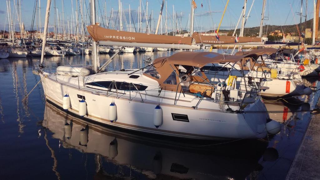 Izola Boat Rental | Elan 40 Impresion
