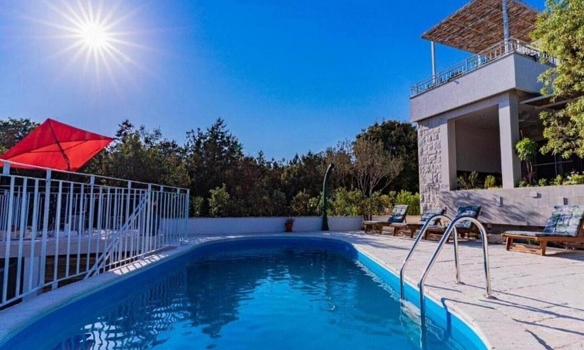 Loviste Villa | Escape Villa Island Peaceful Oasis with Pool