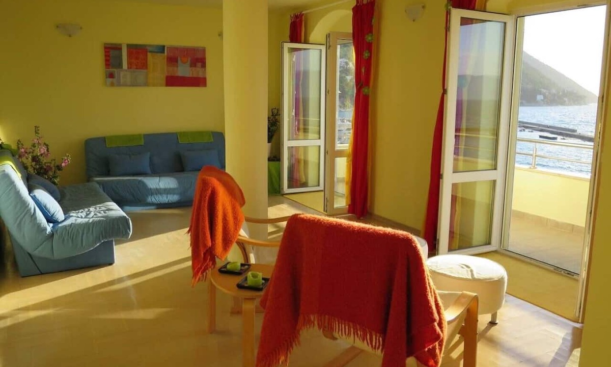 Trpanj Apartment | EXCLUSIVE 2 Bed SEAFRONT Apt - STUNNING VIEWS