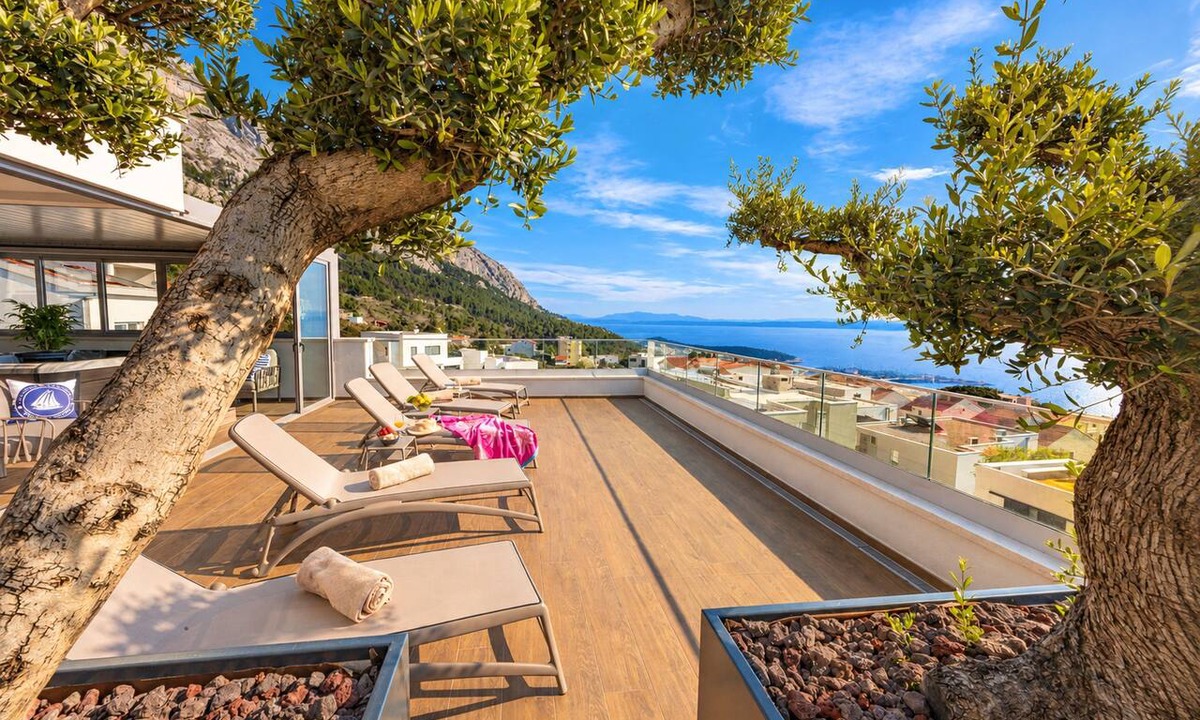 Veliko Brdo Apartment | Exclusive Penthouse Sara with 3 Bedrooms, Sea View, Hot Tub & Modern Luxury