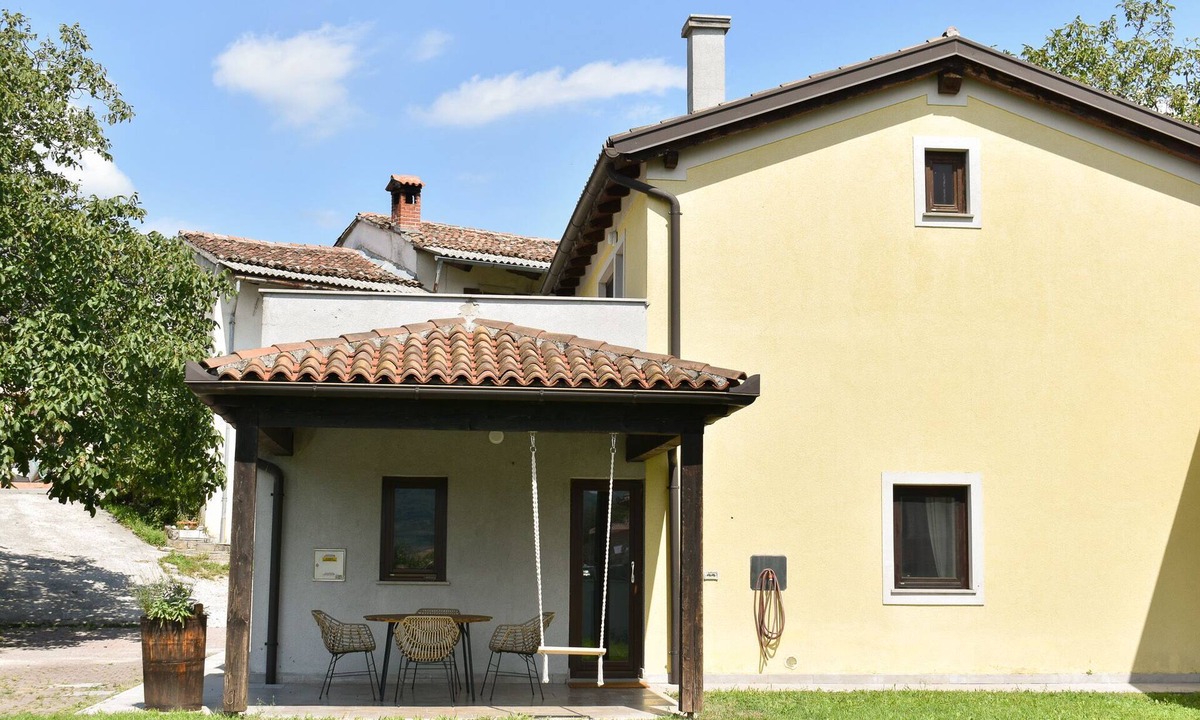 Slap House | Family and pet friendly village house with vineyards.