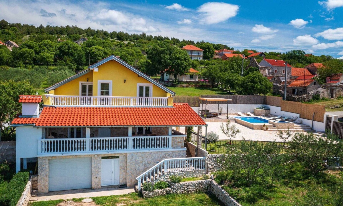 Velim House | Family Retreat with Pool and Terrace
