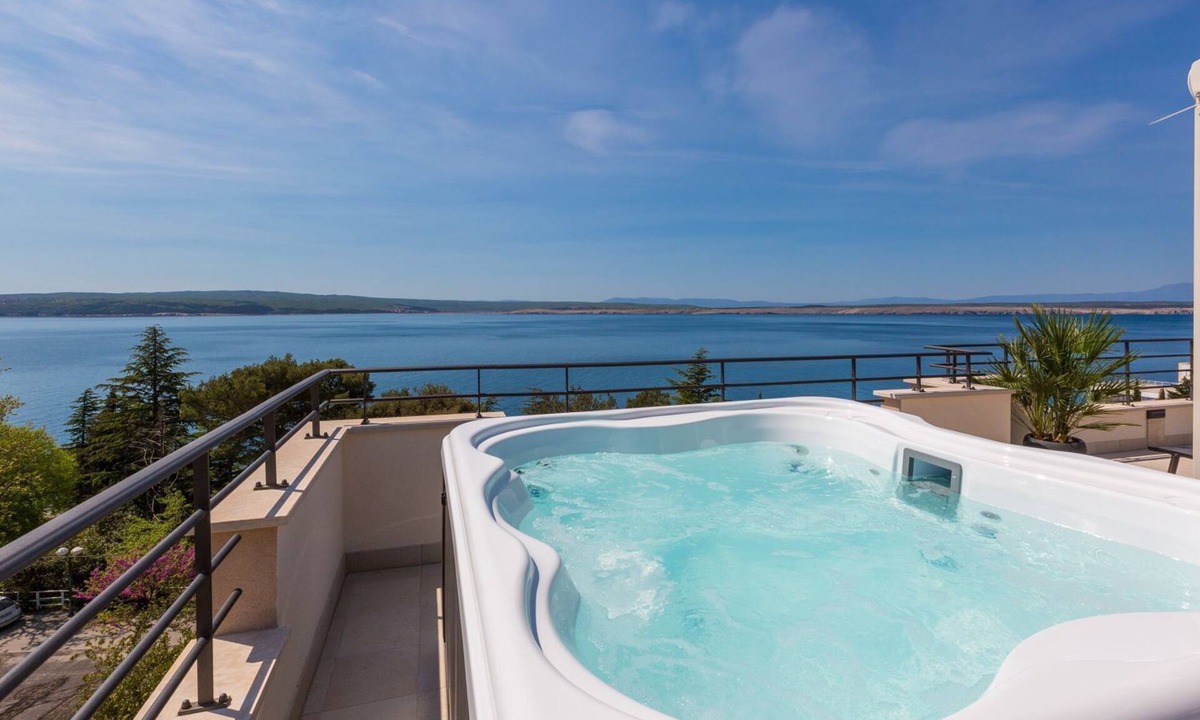 Dramalj Apartment | Fantastic flat just 100 metres from the beach with sauna, jacuzzi, sea view