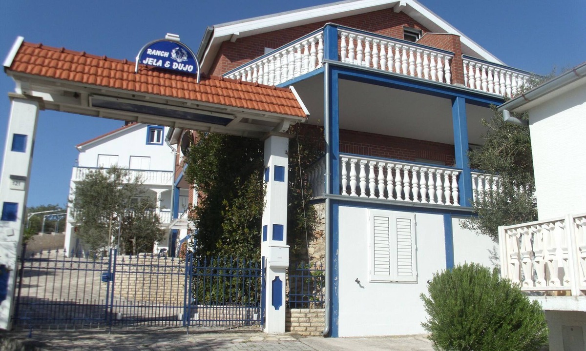 Dobropoljana Apartment | FeWo 2, mit 1. Schlafzimmer für 4. Personen mit Balkon im ersten Obergeschoss g by Interhome