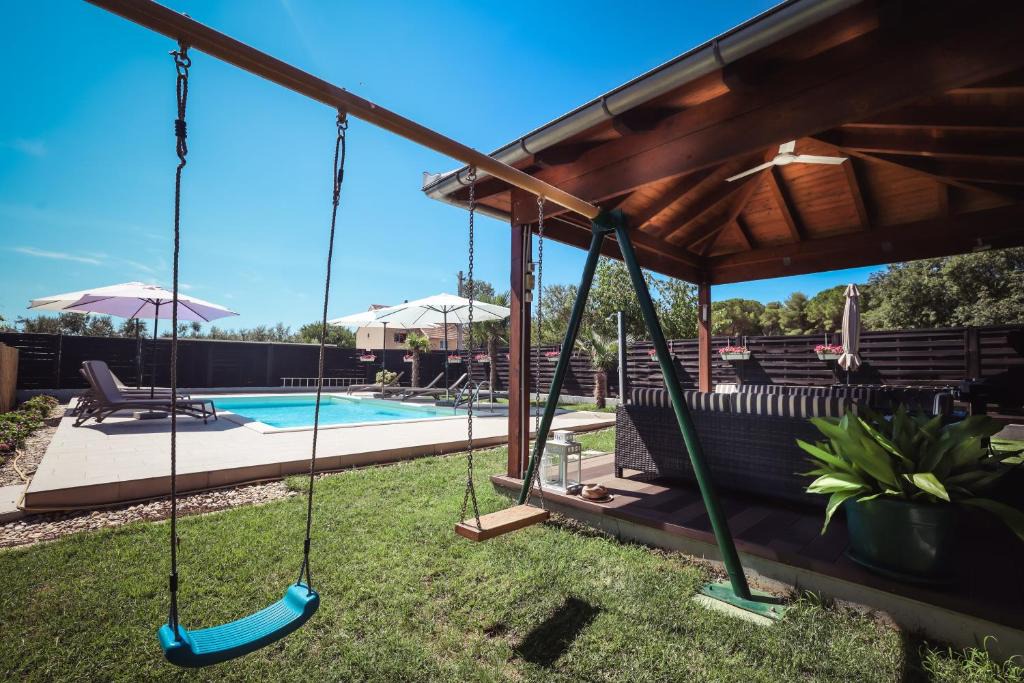Biograd na Moru Apartment | Filipovic Apartments with Pool
