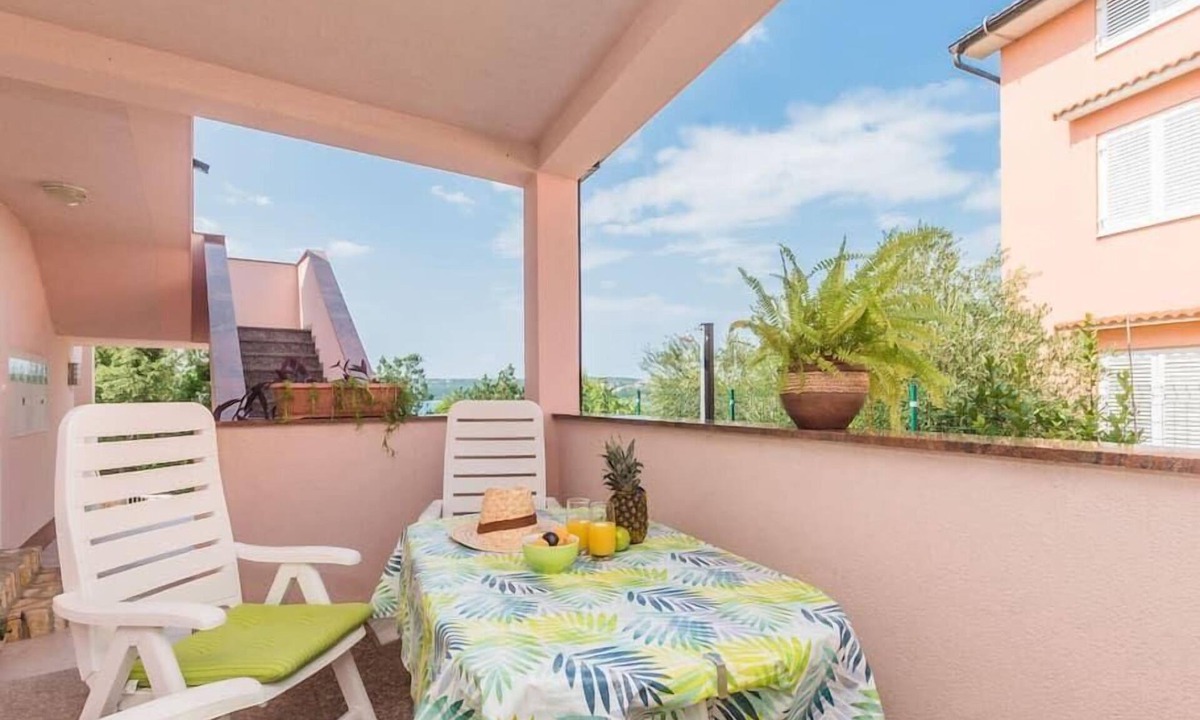 Klimno Apartment | Flat "Fenix" mit Terrasse