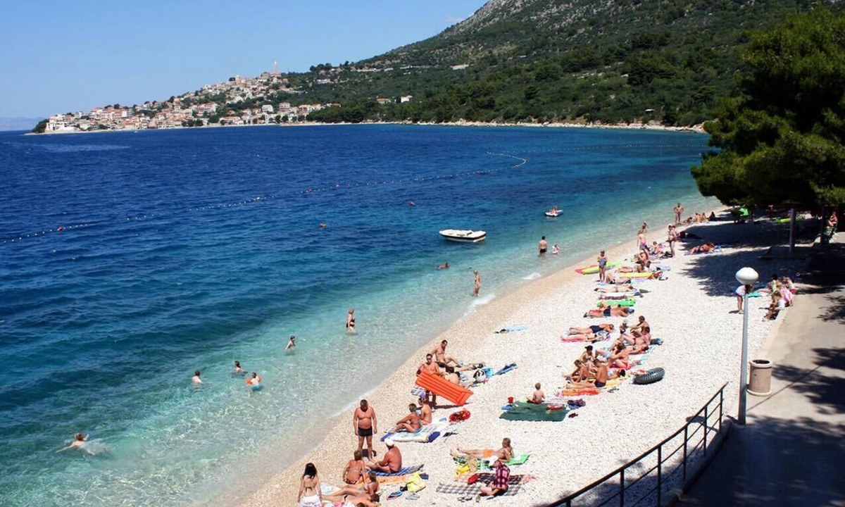 Igrane Apartment | Four bedroom apartment near beach Igrane, Makarska (A-310-f)