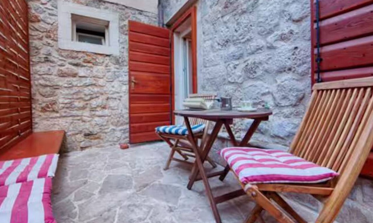 Komiza House | Four Bedroom House with Terrace
