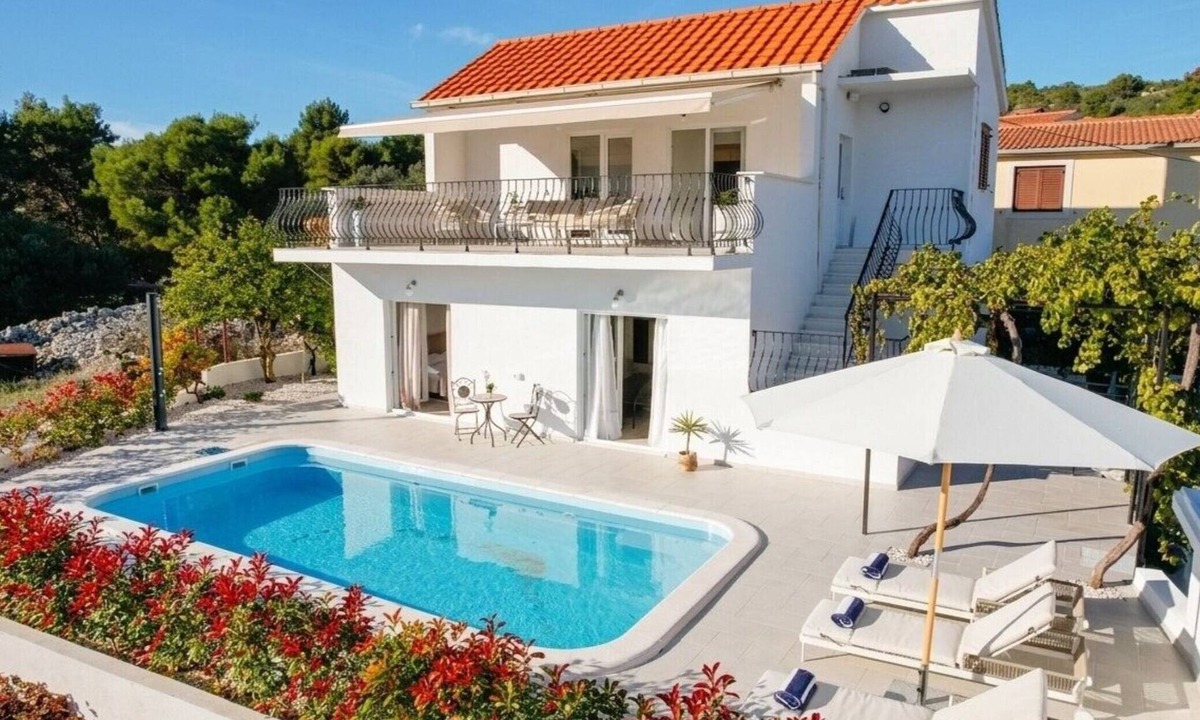 Podglavica House | Four Bedroom Villa with Terrace and Outdoor Pool