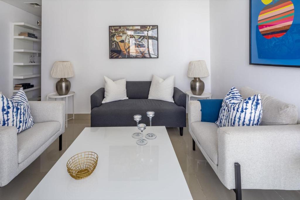 Dubai Sports City Apartment | Frank Porter - The Medalist