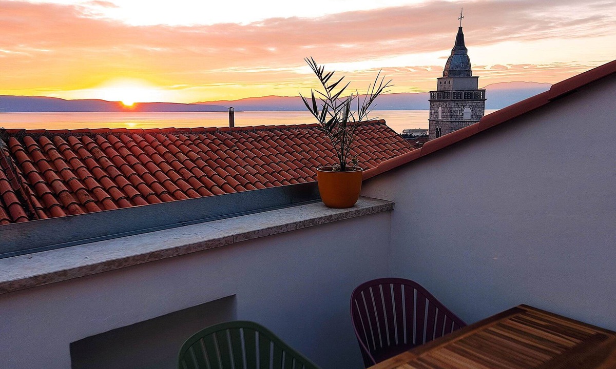 Omisalj House | Fully Renewed old Town House With top Floor Terrace and Amazing sea View