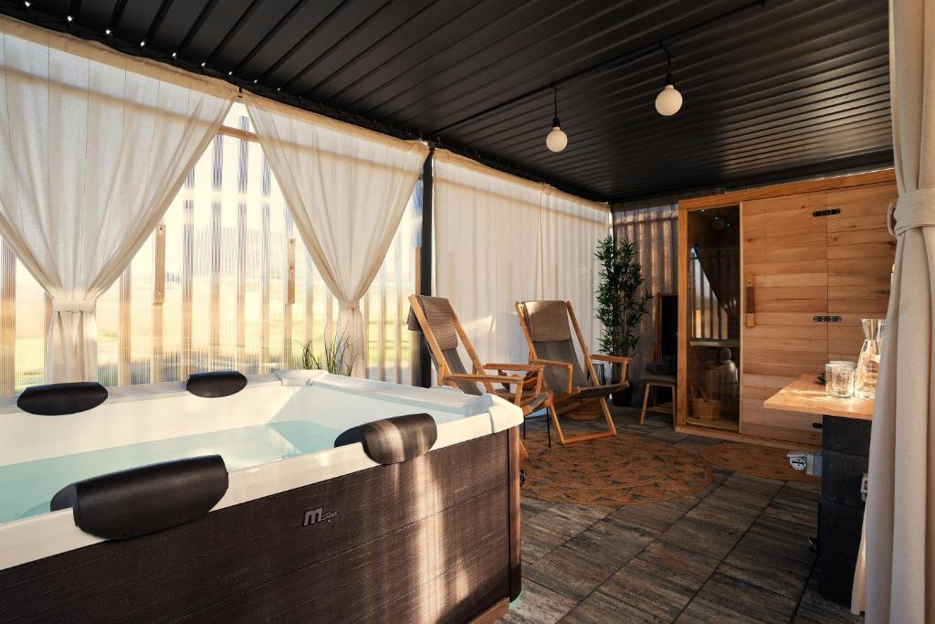 Hrib pri Hinjah House | Glamping Happiness - Natural Pool & Wellness