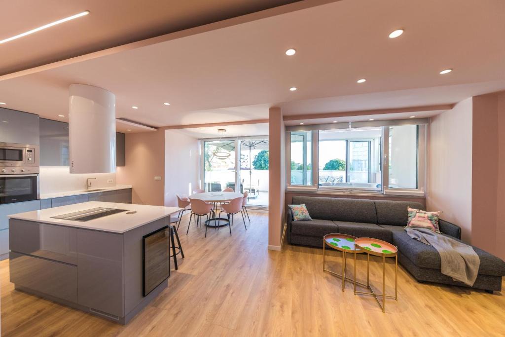 Split Apartment | Glow luxury apartment with terrace and jacuzzi
