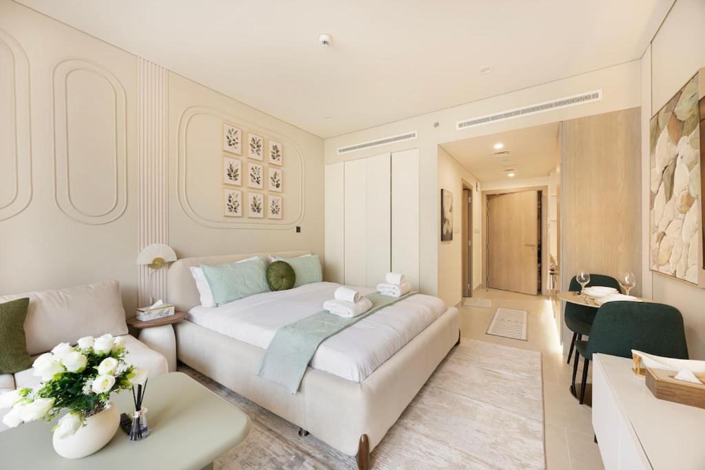 Dubai Sports City Apartment | Golfside Gem | Style Studio Escape