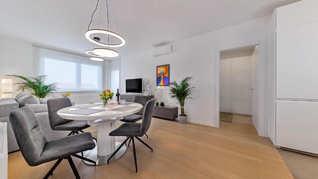 Novi Zagreb Apartment | Good Vibes Lux, 2BDR, Parking, 2BATH