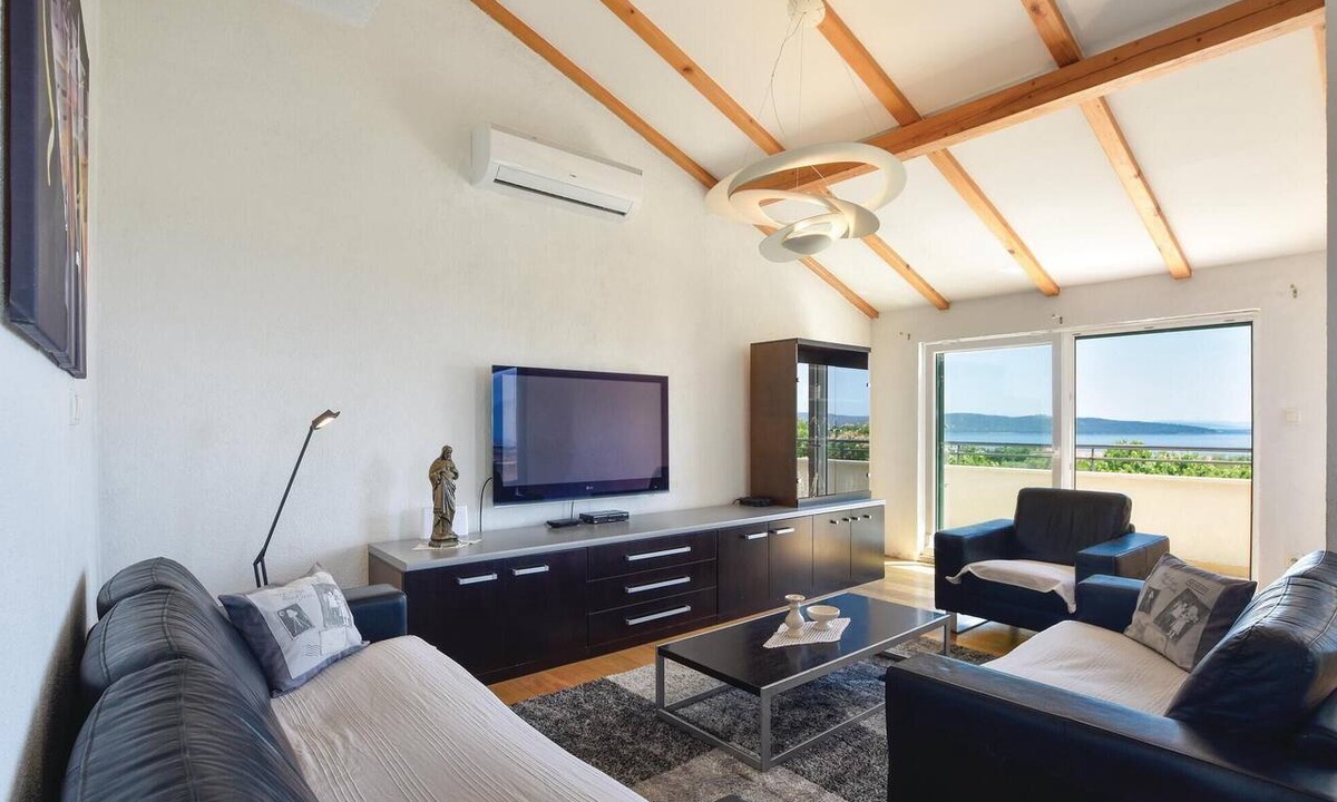 Kastel Luksic Apartment | Gorgeous apartment in Kastel Luksic