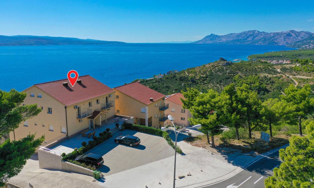 Bratus Apartment | Gorgeous apartment in Krvavica with WiFi