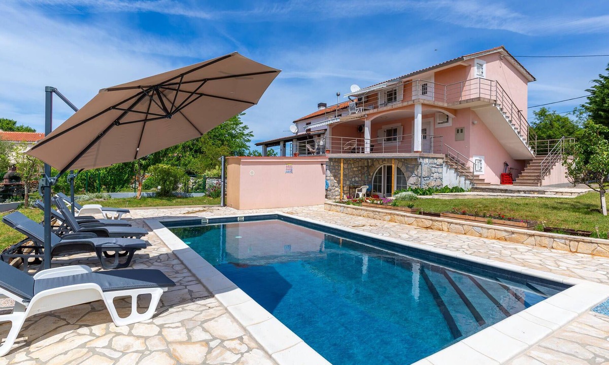 Sveti Ivan Dobrinjski Apartment | Gorgeous apartment in Malinska with swimming pool